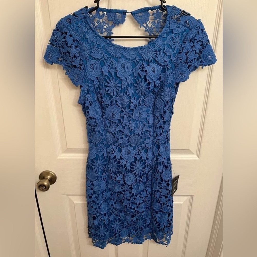 NWT Lulus Women’s size Small Cut-Out Floral Blue Short Sleeve Homecoming Dress
